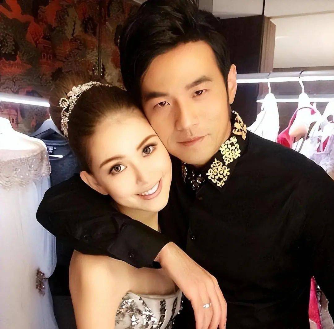 星全网羡慕每一对夫妻都是神仙眷侣！九游会j9登录娶粉丝当老婆的5位男(图7)